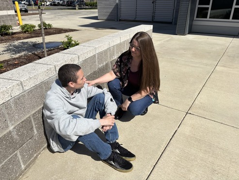 MCHHS staff member supporting a client while working in behavioral health in Salem